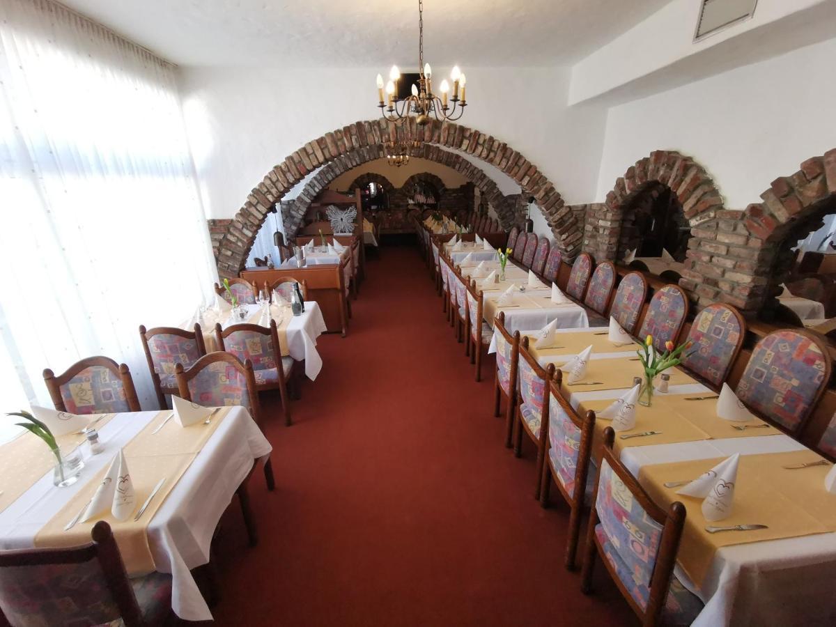 Hotel Zur Linde Rommerskirchen Kültér fotó
