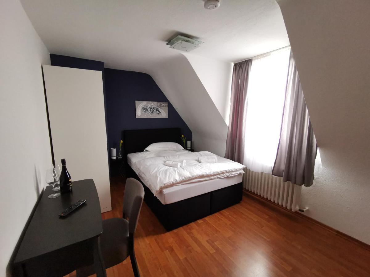 Hotel Zur Linde Rommerskirchen Kültér fotó