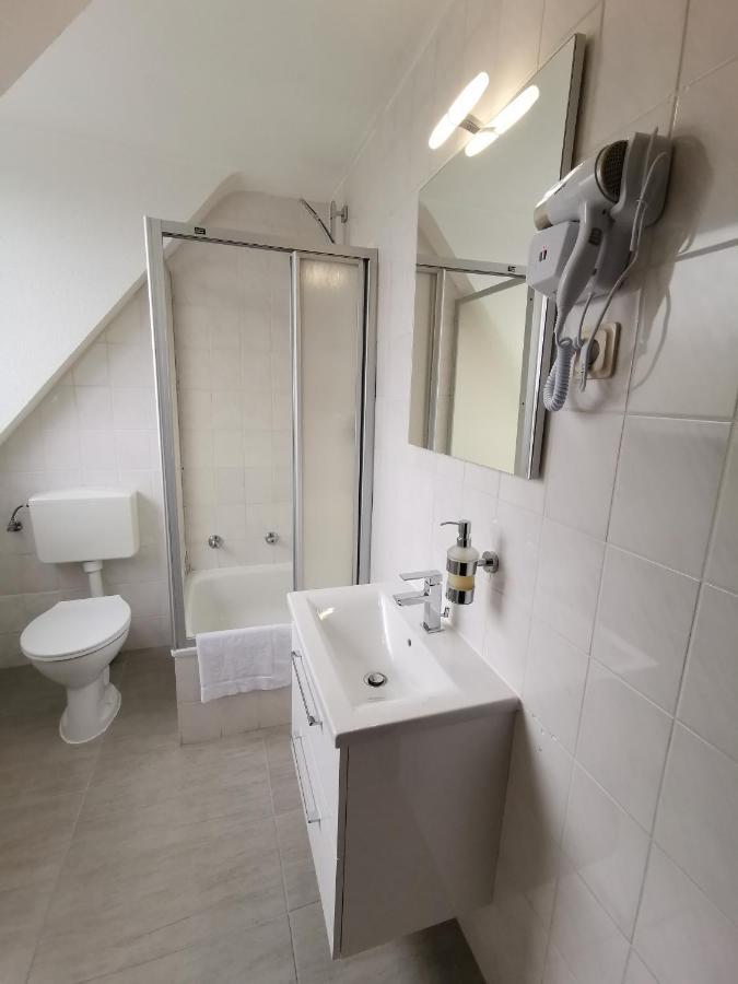 Hotel Zur Linde Rommerskirchen Kültér fotó