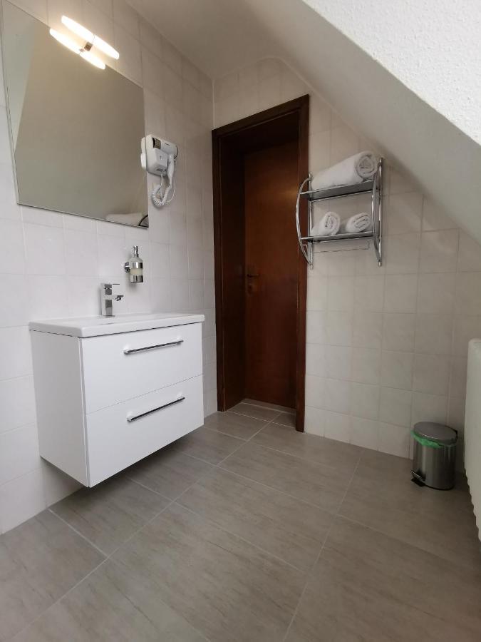 Hotel Zur Linde Rommerskirchen Kültér fotó