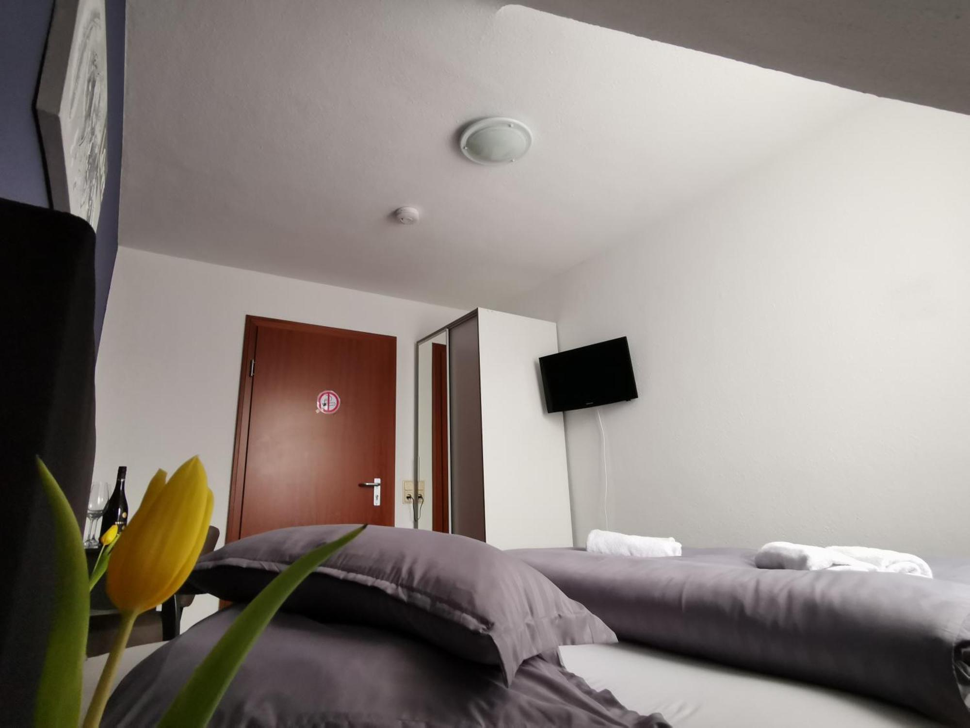 Hotel Zur Linde Rommerskirchen Szoba fotó