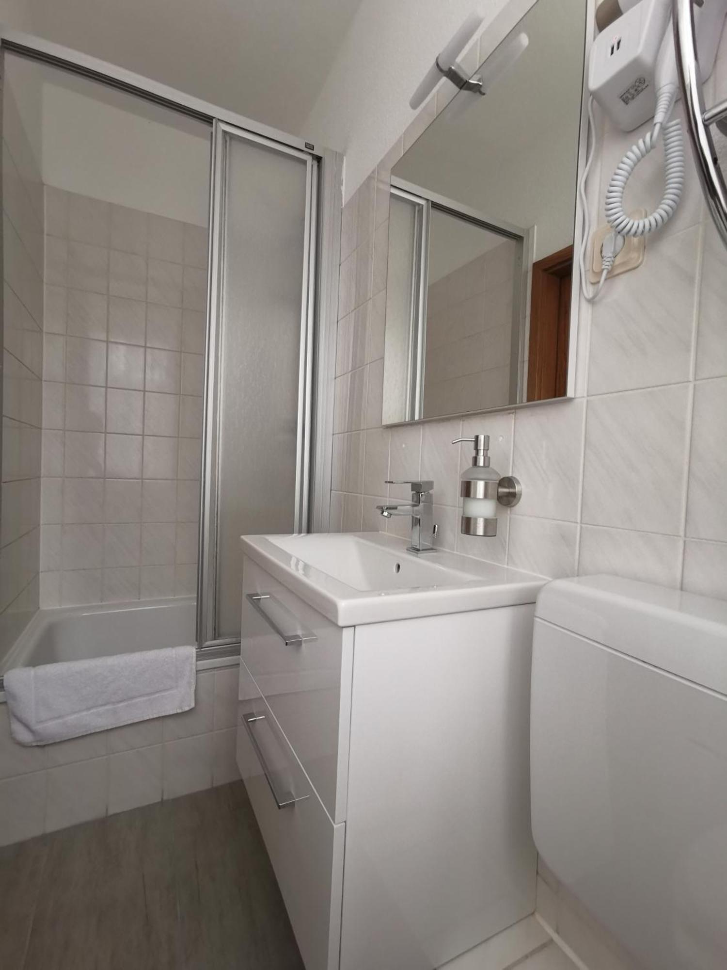 Hotel Zur Linde Rommerskirchen Szoba fotó